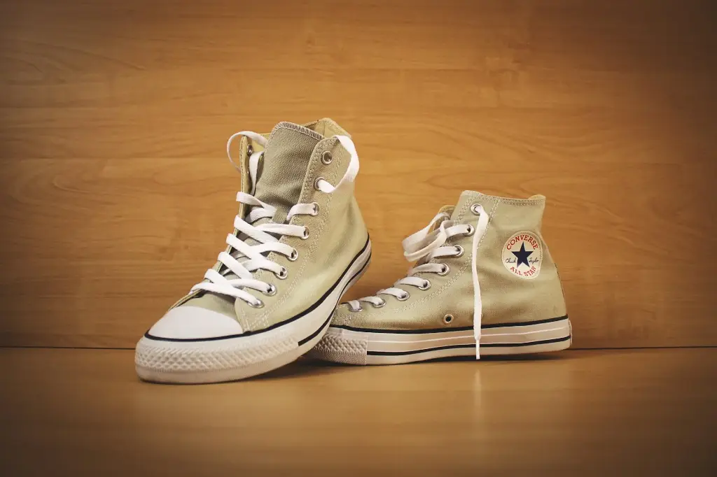 unsplash_YQbJLyY0hFU_footwear.webp