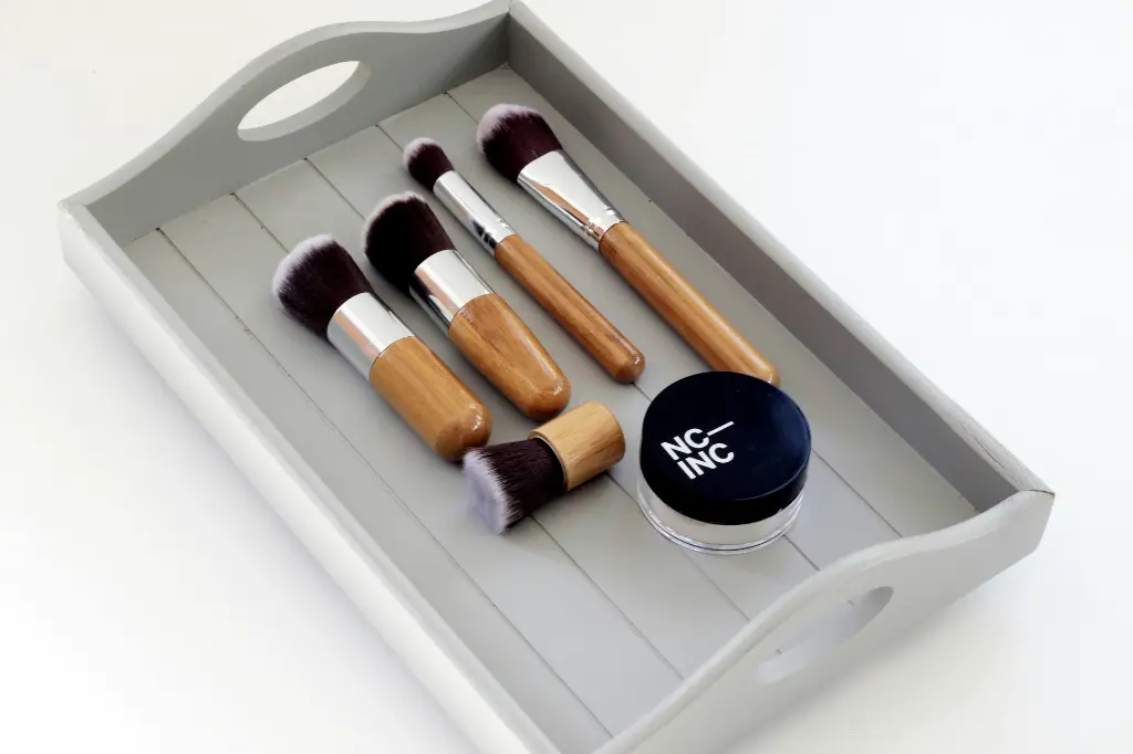 unsplash_JPHyoXTy-kE_makep kit.webp